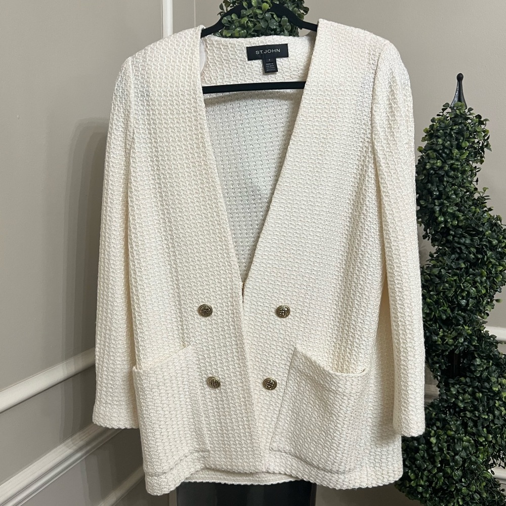 St John sweater size 6 stunning on!